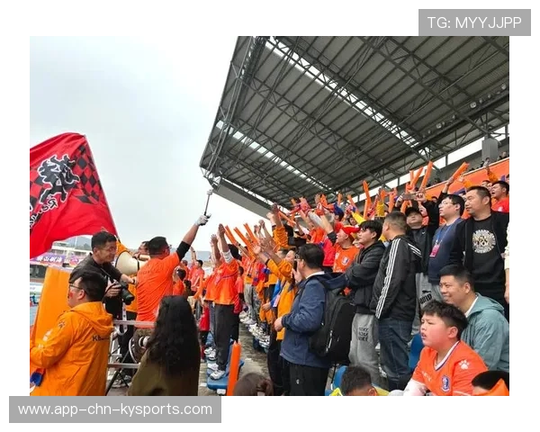 球迷支持如潮，现场氛围火爆！，球迷会是什么