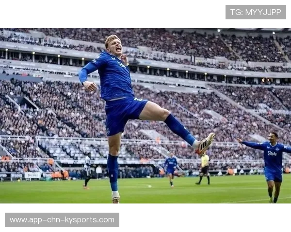 萨拉赫内切后左脚搓射远角,利物浦2比0力克伯恩利 萨拉赫内切后左脚搓射远角,利物浦2比0力克伯恩利