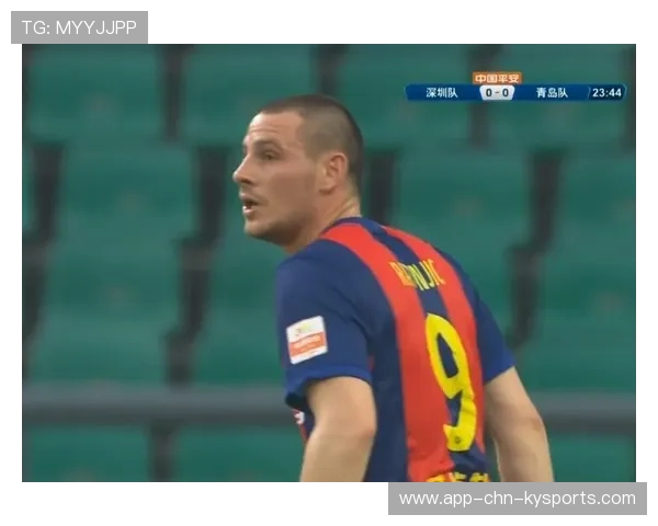 辽宁铁人费利佩背身护球,强行转身打门偏出立柱 辽宁铁人费利佩背身护球,强行转身打门偏出立柱